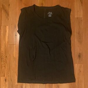 Banana Republic woman’s Army green tee